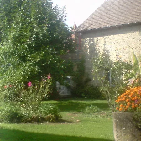 D'hotes De L'ancien Prieure מלון Tamniès